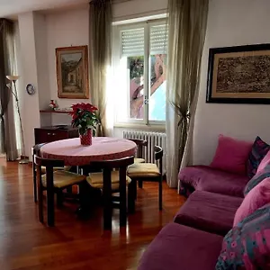 https://casa-lola.it-tuscanyhotel.com